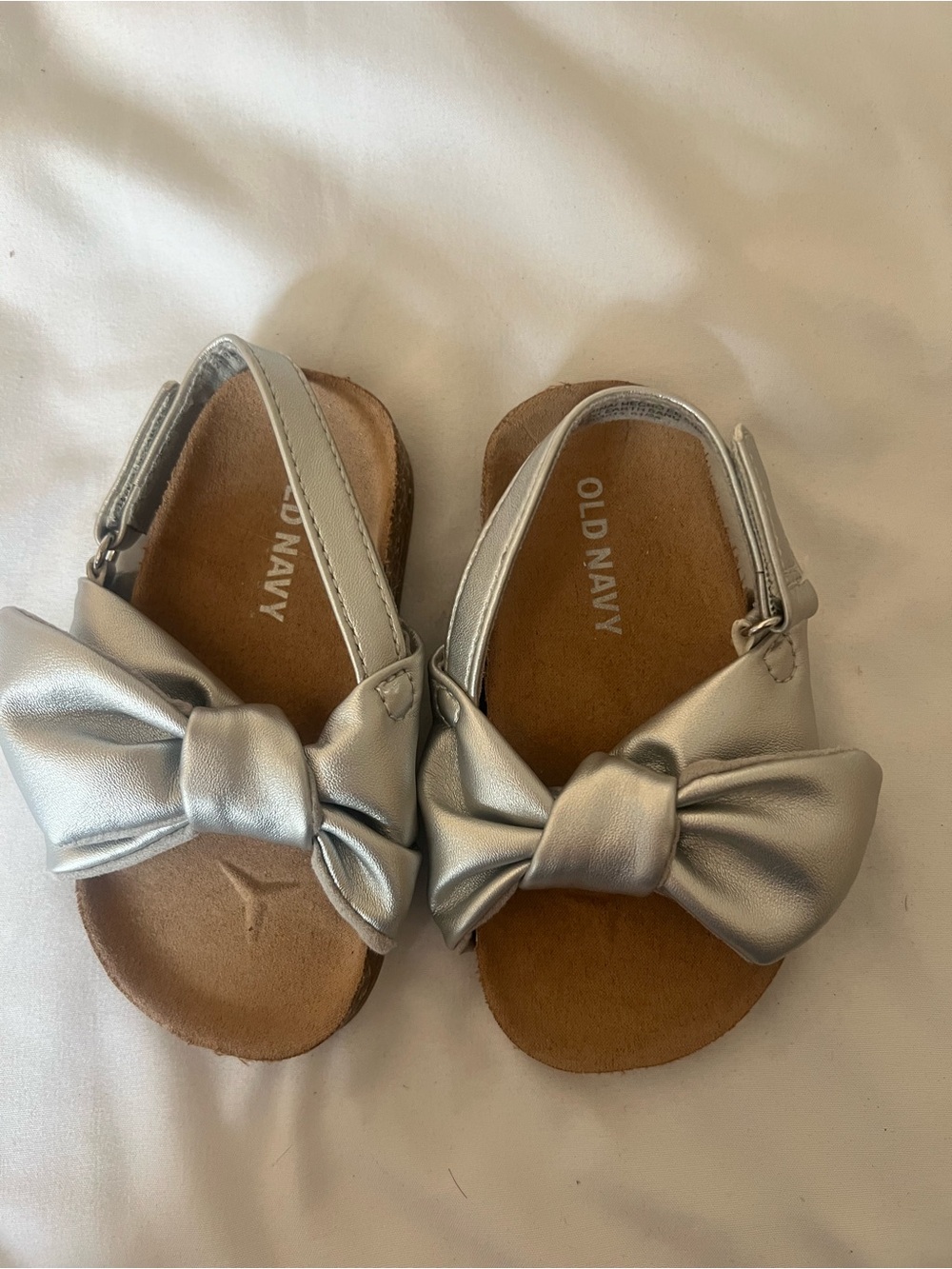 Old Navy Silver Bow-Front Toddler Sandals